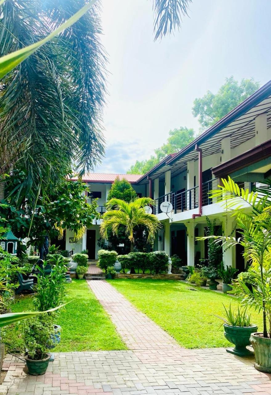 폴로나루와 Royal Nest B&B 외부 사진